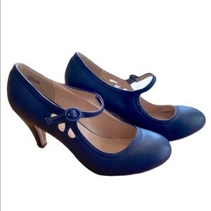 Chase + Chloe Kimmy Mary Jane Heel Cutouts Vintage